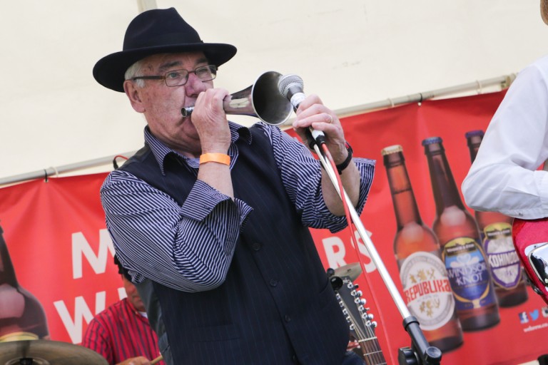 Stomping Nomads perform at Bracknell Beer Festival 2016.